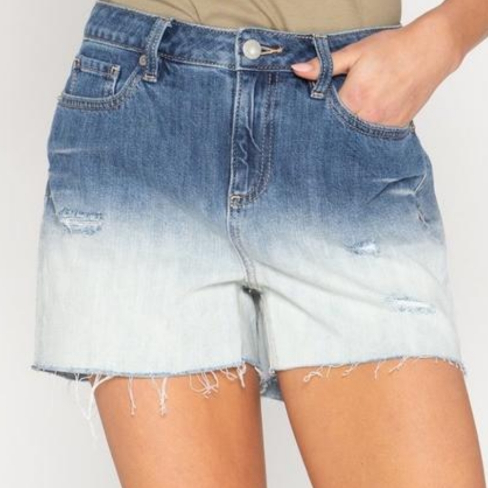 MISS ME WOMEN'S FADED GIRLFRIEND SHORTSSize 26